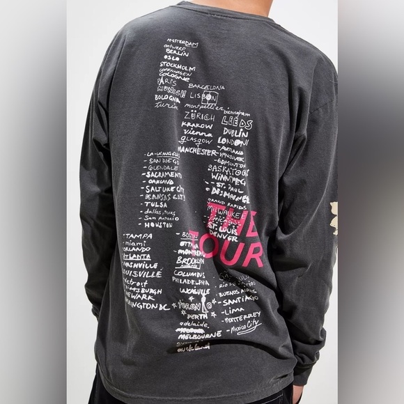 Urban Outfitters - Shawn Mendes Tour Doodle Long Sleeve T Shirt Size Medium - Picture 2 of 11